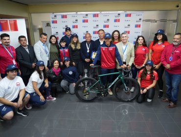 Gobierno Regional de Valparaíso entrega implementos de competencia a jóvenes deportistas del «Team Valpo»