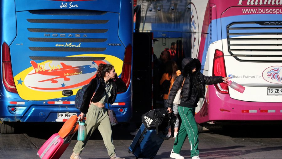 Primer fin de semana de febrero: Salen 13 mil buses interurbanos desde la región metropolitana