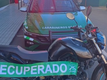 Carabineros detienen a dos hombres que se movilizaban en motocicleta con patente y chasis adulterados en Concón