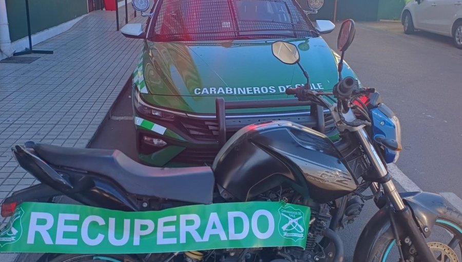 Carabineros detienen a dos hombres que se movilizaban en motocicleta con patente y chasis adulterados en Concón