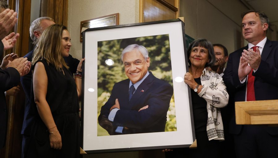 Ministro Juan Carlos Muñoz considera "un honor" representar al Presidente Boric en homenaje a Piñera