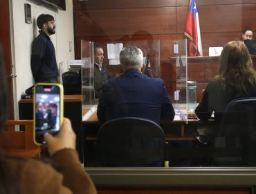 Más de 100 fotos y videos: Las pruebas de Fiscalía para llevar a juicio a magistrado formalizado por grabar mujeres en gimnasio de Concón