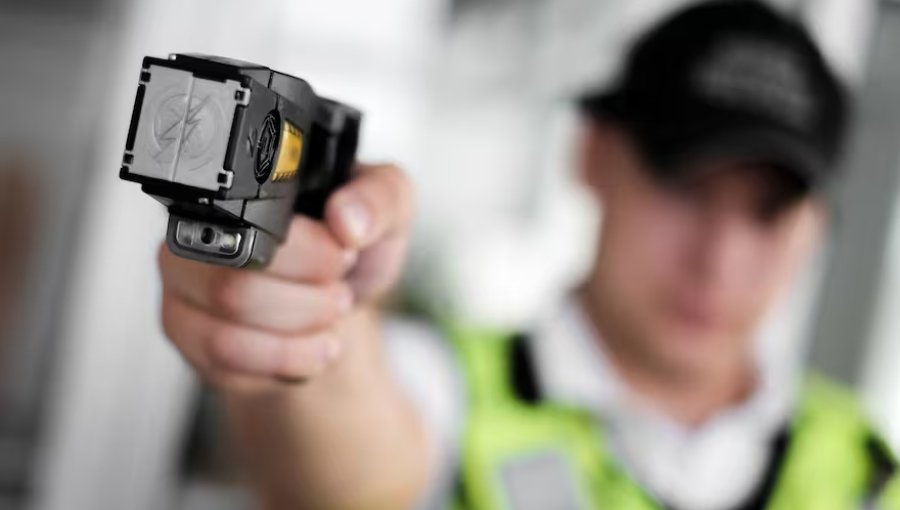 Gobierno descarta entregar pistolas taser a guardias municipales: "No busquemos tener policías express"