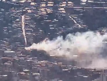 Llaman a evacuar: Alerta SAE por incendio estructural en cerro Cordillera de Valparaíso que consume seis casas