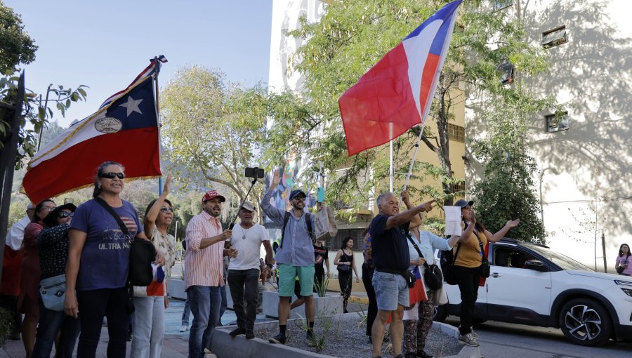 "Team Patriota" interrumpió con consignas e insultos misa en memoria del expresidente Sebastián Piñera en Providencia