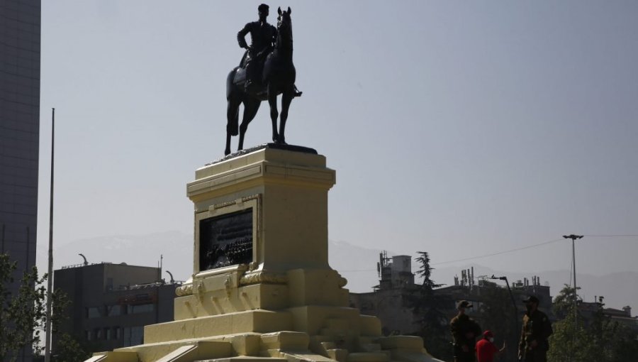 Aprueban reubicación de monumento del General Baquedano: Definen tres posibles nuevos destinos