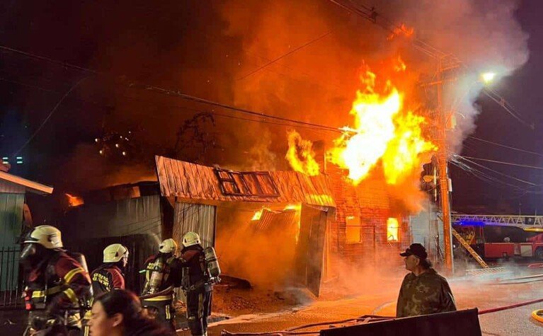 Matrimonio muere tras salvar a sus hijas de 4 y 11 años de un incendio en su vivienda en Puerto Montt