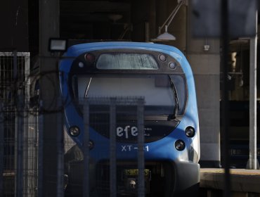 Sujetos rayaron vagón y agredieron a pasajeros en la estación Recreo de Viña del Mar del Tren Limache-Puerto