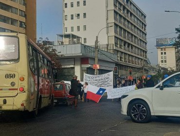 Unas 50 personas protestan contra autoridades por falta de soluciones a damnificados en Viña del Mar