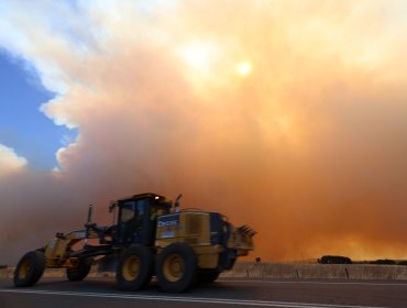 Decretan Alerta Roja para Los Ángeles por incendio forestal cercano a sectores poblados