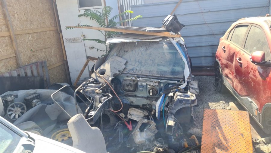 Detienen a dos ciudadanos venezolanos dedicados al desarme de autos robados en taller clandestino de San Miguel