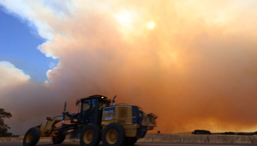 Decretan Alerta Roja para Los Ángeles por incendio forestal cercano a sectores poblados