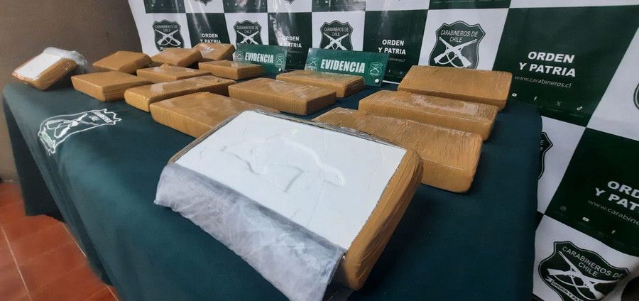 Carabineros encuentra más de 16 kilos de droga en maletero de bus proveniente desde el norte del país