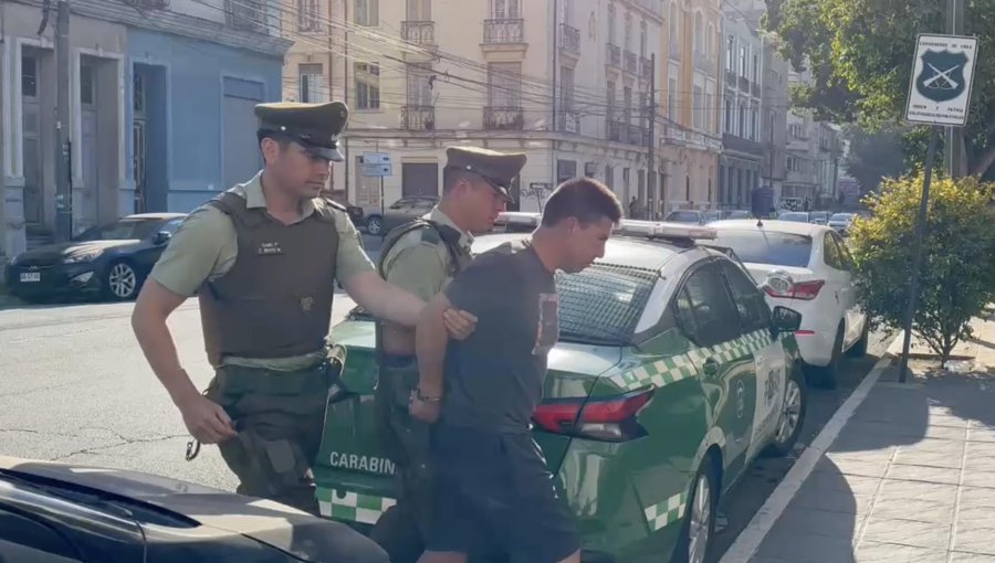 Hombre fue detenido en flagrancia tras robo a turista en pleno centro de Valparaíso