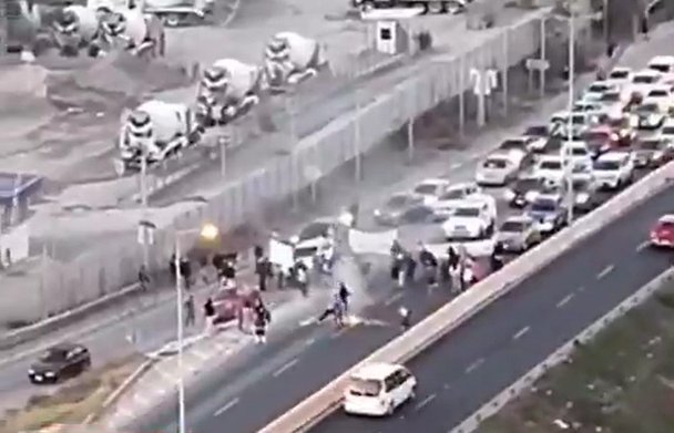 Habitantes de la toma de Lajarilla encendieron barricadas en el Camino Internacional en Reñaca Alto