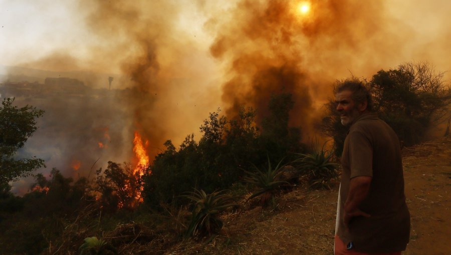 Chiloé: incendio en Chonchi obliga a decretar Alerta Roja