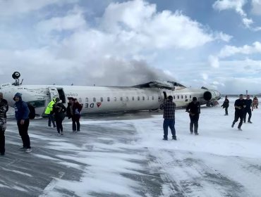 Avión queda volcado tras grave accidente en aeropuerto de Toronto: reportan varios heridos