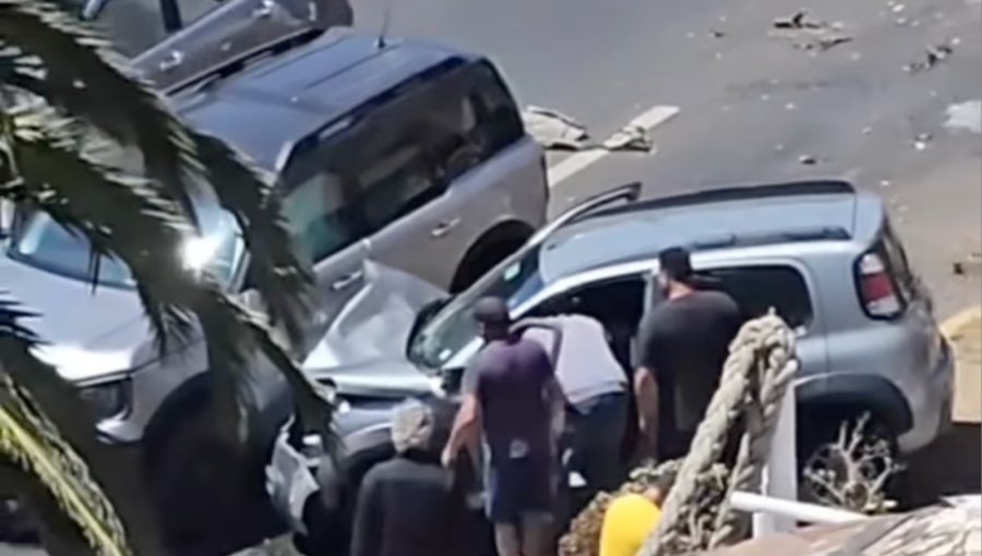 Accidente vehicular genera alta congestión en pleno centro de Valparaíso