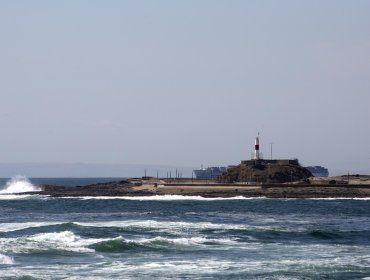 Seremi de Salud cerró Playa Chinchorro con el fin de "evitar enfermedades gastroentéricas" por presencia de coliformes fecales