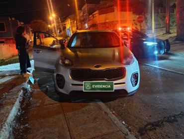 Jóvenes delincuentes roban automóvil estacionado en Viña del Mar, pero fueron detenidos en flagrancia por Carabineros