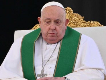 Papa Francisco no ha vuelto a tener crisis respiratorias, pero sigue en estado crítico