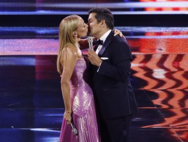 Aprobado hasta por Marcela Vacarezza: el comentado beso entre Karen Doggenweiler y Rafael Araneda en Viña 2025