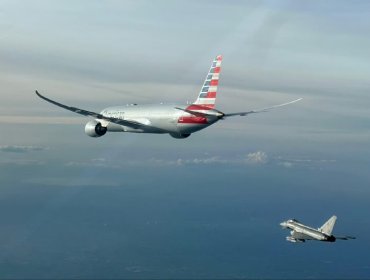 Avión de American Airlines debió aterrizar de emergencia en Roma por amenaza de bomba: fue escoltado por dos cazas italianos