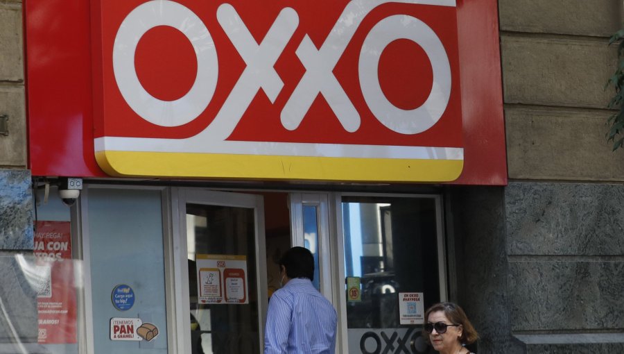 Sentencian a un total de 24 años de cárcel a sujetos quienes asaltaban minimarkets Oxxo en La Reina, Ñuñoa, La Florida y Macul