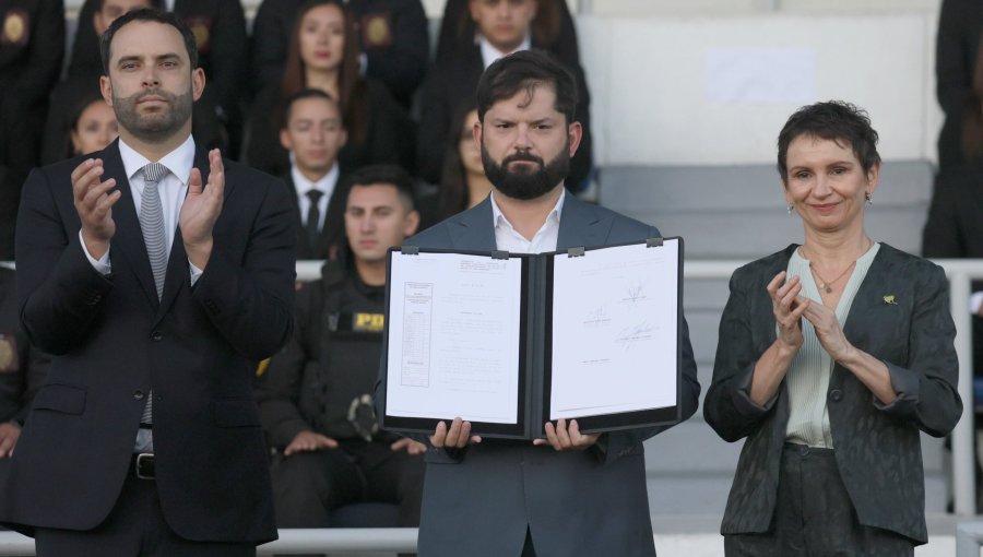 Presidente Boric promulga ley que moderniza escalafón de agentes policiales de la PDI