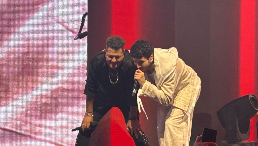 Sebastián Yatra se desquita por postergación de su show en Viña y canta junto a Carlos Vives en el Festival