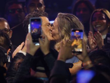 Carlos Vives protagoniza romántico momento en Viña 2025: Se salió de libreto y bajó hasta el escenario