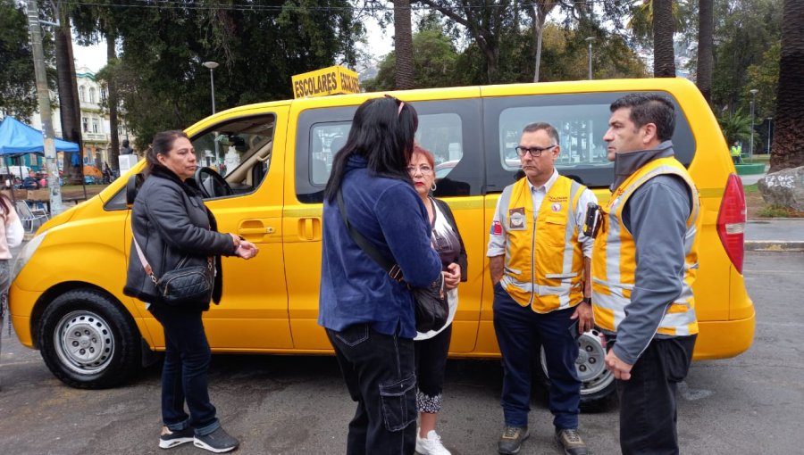 El drama de los transportistas escolares de Valparaíso: De la eterna burocracia estatal al impacto negativo de los furgones ilegales