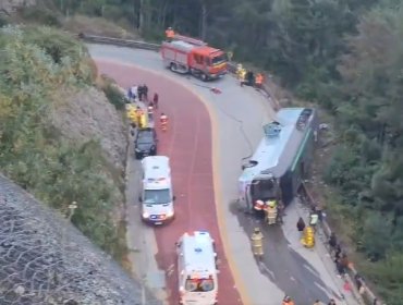 Volcamiento de bus en Panguipulli dejó 12 heridos, dos de ellos en estado grave