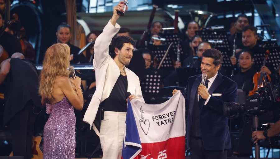 Sebastián Yatra cierra el Festival de Viña del Mar con show sinfónico con 40 músicos en escena