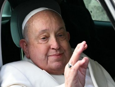 Papa Francisco continúa con la terapia respiratoria y pasa de la ventilación mecánica a las cánulas nasales