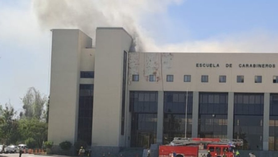 Incendio afecta a sector de oficinas administrativas de la Escuela de Carabineros en Providencia