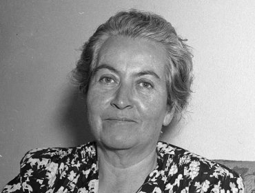 Gobierno evalúa levantar un monumento a Gabriela Mistral en el lugar donde estaba erigida la estatua de Baquedano