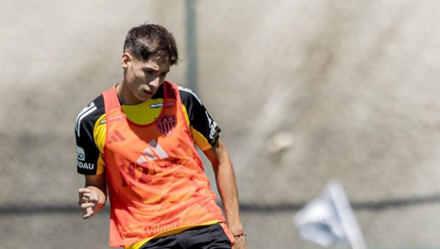 Entrenador del Atlético Mineiro le raya la cancha a Iván Román: "Nadie lo contrató para llegar hoy y ser titular"