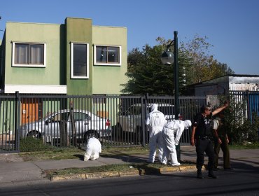 Carabinero fue dado de baja por fotografiar a jóvenes que fueron detenidos por error en Ñuñoa tras baleo de funcionario