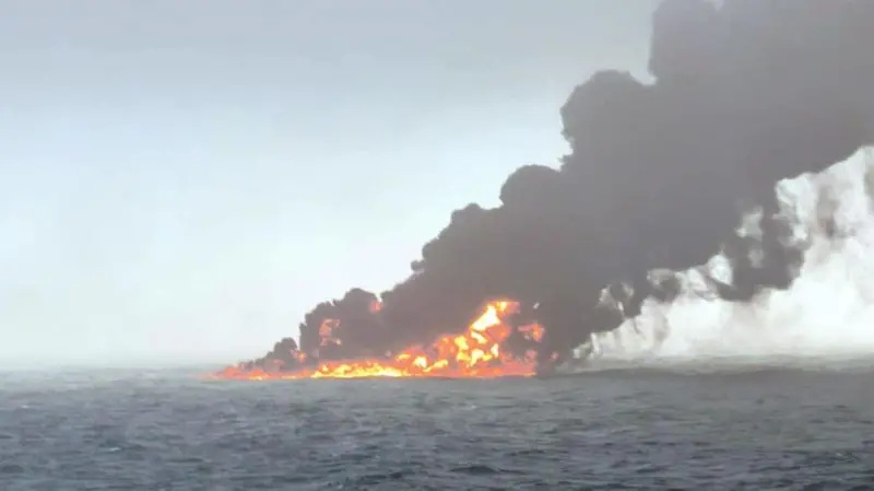 Buque petrolero choca contra un carguero en el mar del Norte frente a la costa británica