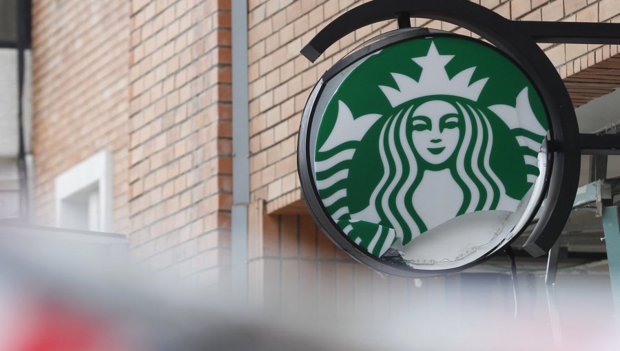 Cerca del 40% de las sucursales de Starbucks en el país se mantienen cerradas por huelga de trabajadores