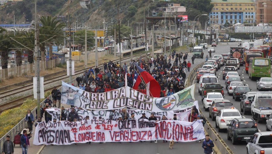 Pescadores anuncian protestas en Valparaíso para defender cuotas de pesca e impedir el "depredador arrastre" de la industria