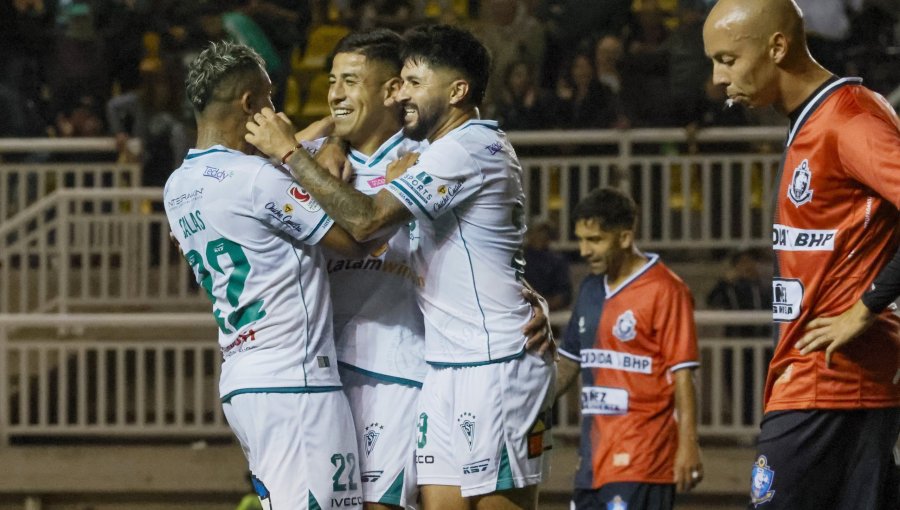 S. Wanderers trepa hasta la cima de la Liga de Ascenso tras golear a D. Antofagasta