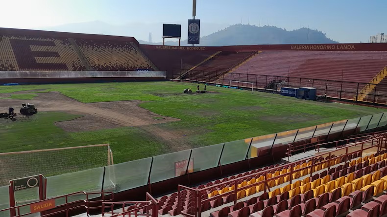 Denuncian que cancha del estadio Santa Laura podría haber "sufrido un daño intencional"