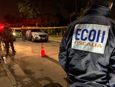 Mujer muere tras recibir un disparo en el tórax en La Pintana: víctima se habría trenzado en una riña