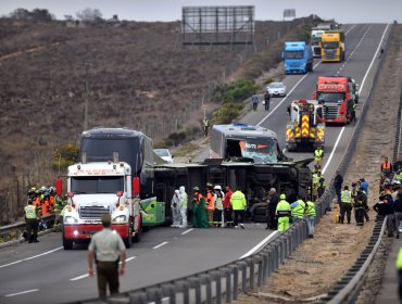 Fiscalía de Coquimbo comenzó a investigar accidente que dejó seis fallecidos: volcamiento de bus habría originado la tragedia