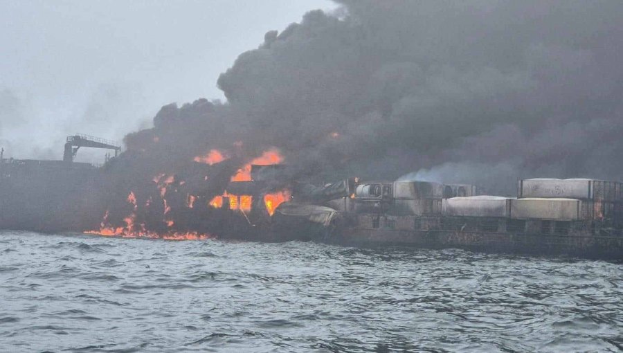 Petrolero estadounidense y mercante portugués chocan frente a la costa de Reino Unido y derraman peligrosos químicos