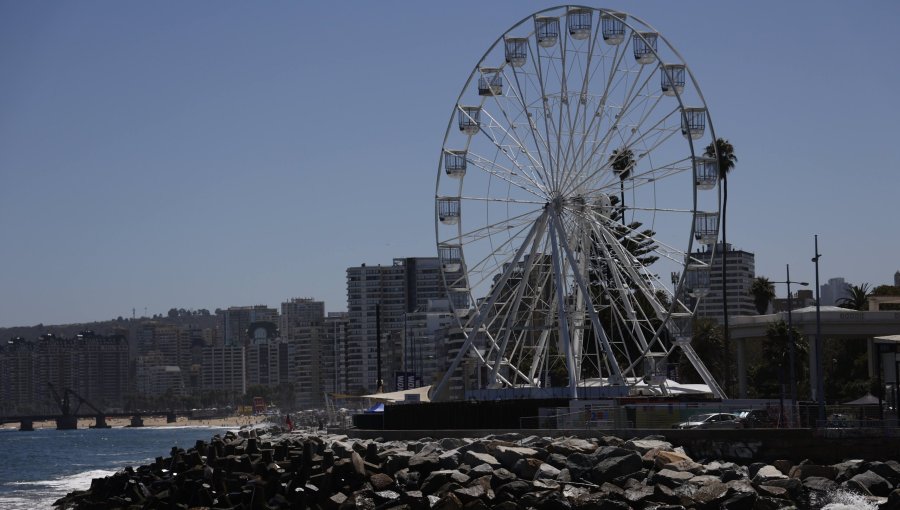 A casi tres meses de su instalación en Viña del Mar: Este lunes comenzó el desmontaje de «La Gran Rueda de Chile»