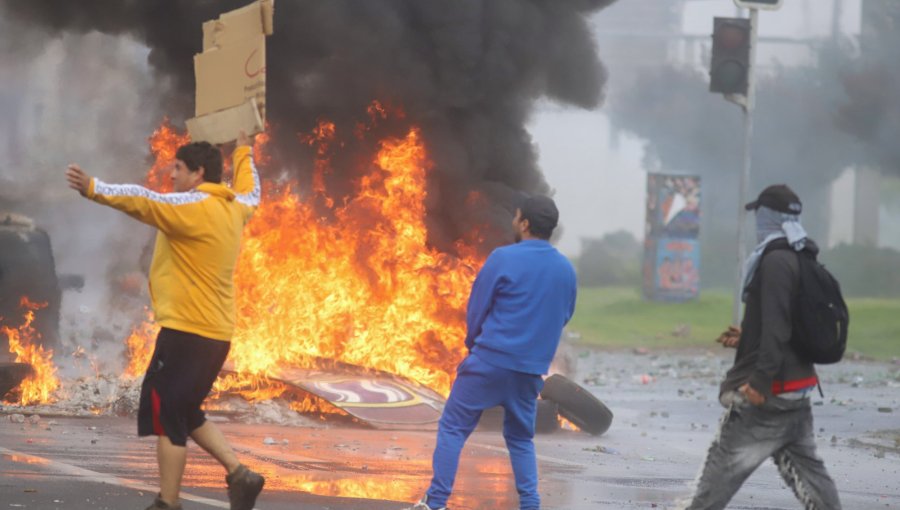 Delegado Presidencial pidió a pescadores de Valparaíso "deponer actitud violenta" y afirmó que "concordamos en los temas de fondo"