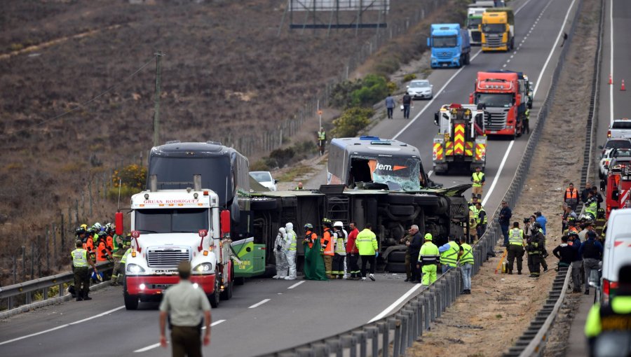 Fiscalía de Coquimbo comenzó a investigar accidente que dejó seis fallecidos: volcamiento de bus habría originado la tragedia